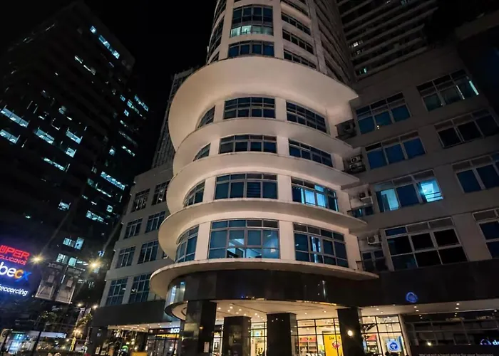 Deluxe 2br Loft Eastwood Mall Free Parking 4*
