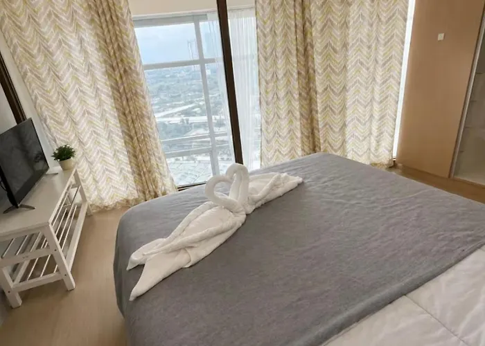 Aparthotel Deluxe 2br Loft Eastwood Mall Free Parking 4*
