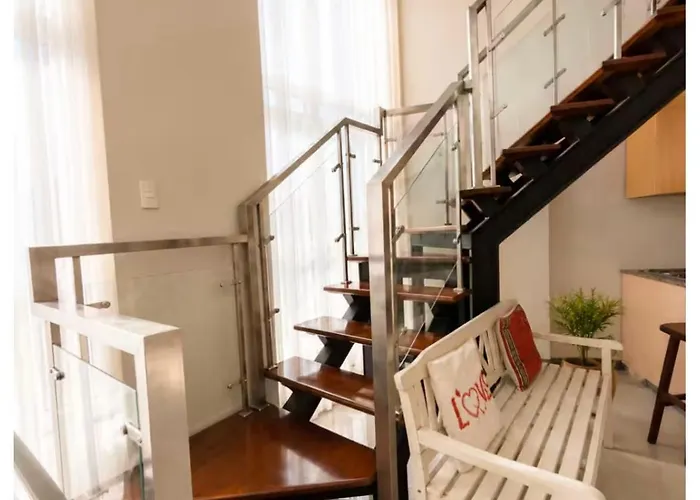 Deluxe 2br Loft Eastwood Mall Free Parking 4*